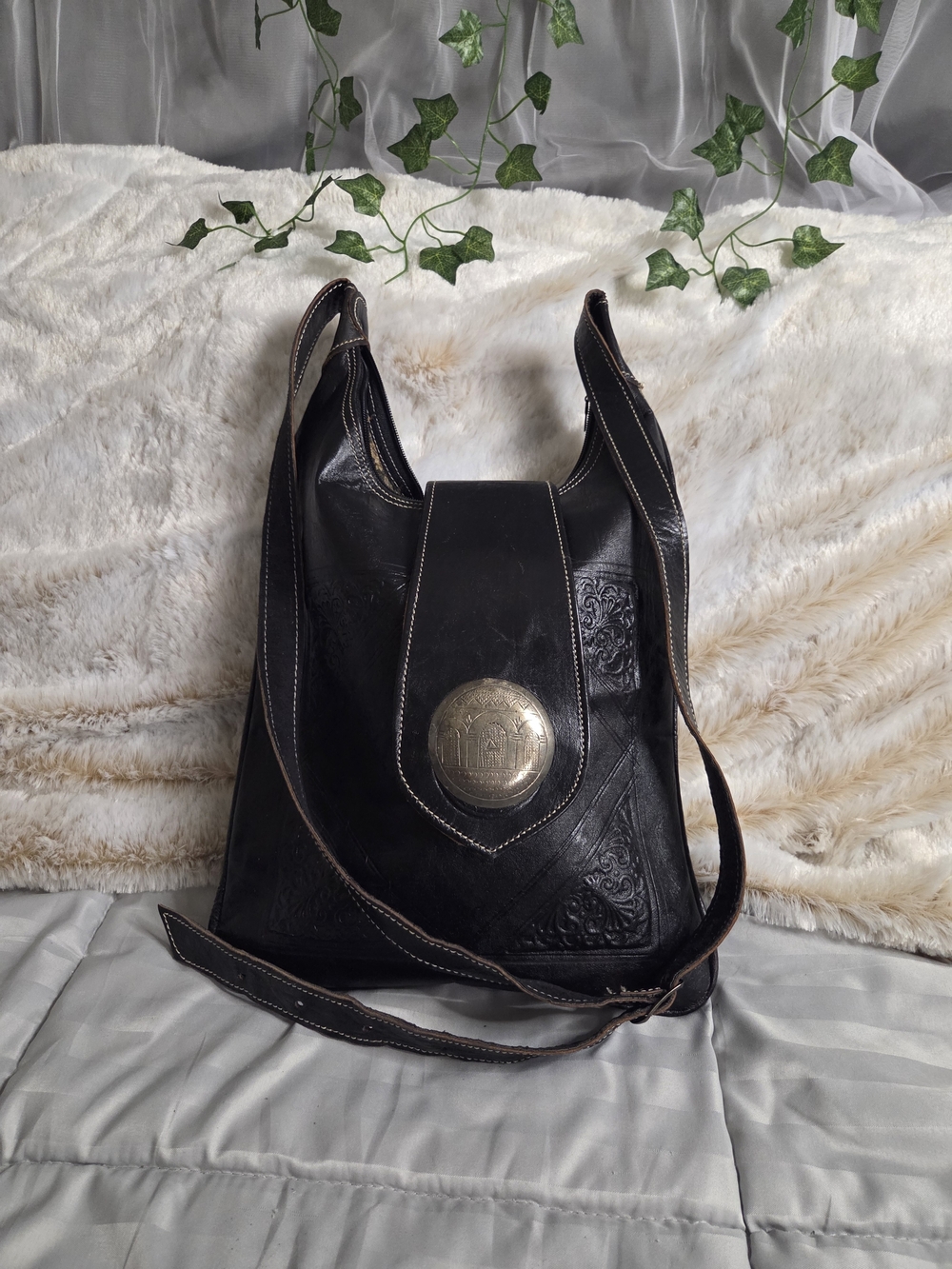 Unbranded - Hand-Crafted Moroccan Leather Shoulder Bag